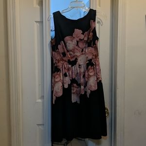 adrianna papell floral dress in size 6